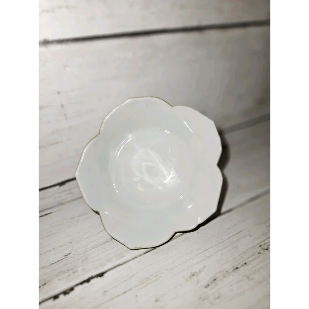 Vintage Avocado Green White Lotus Blossom Porcelain MCM‎ Rice Bowls Flower Petal